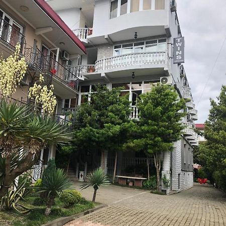 Twins Guest House By Black Sea Kobuleti Exterior foto